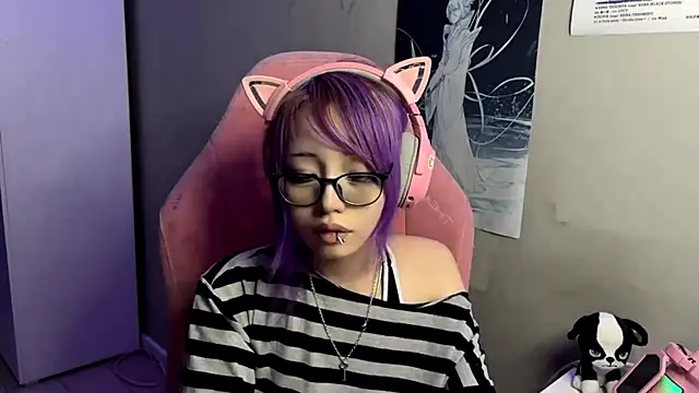 Snapshot of SaxonDibs chatting on April 2026 04:04:01 PM SaxonDibs online show from April 2026 04:04:01 PM