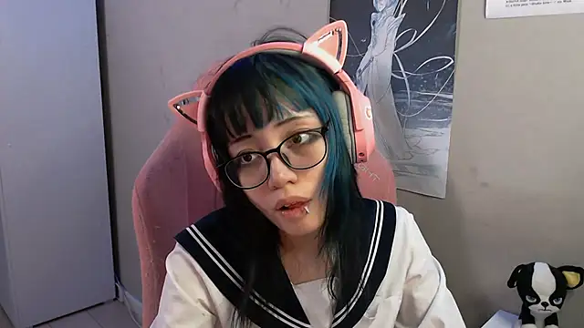 Snapshot of SaxonDibs chatting on April 2026 01:07:01 PM SaxonDibs online show from April 2026 01:07:01 PM