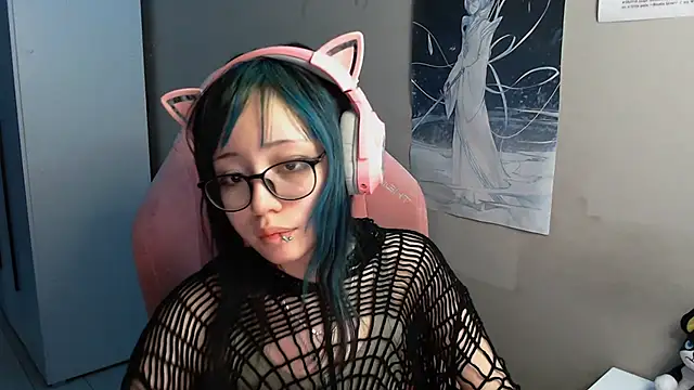 Snapshot of SaxonDibs chatting on April 2026 01:01:02 PM SaxonDibs online show from April 2026 01:01:02 PM