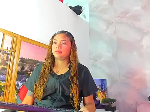 Snapshot of EllyBloom chatting on April 2026 02:03:01 PM EllyBloom online show from April 2026 02:03:01 PM