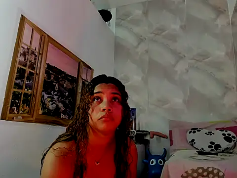 Snapshot of EllyBloom chatting on April 2026 01:49:02 PM EllyBloom online show from April 2026 01:49:02 PM