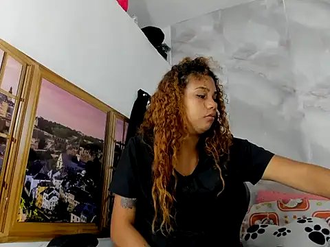 Snapshot of EllyBloom chatting on May 2026 01:50:01 PM EllyBloom online show from May 2026 01:50:01 PM