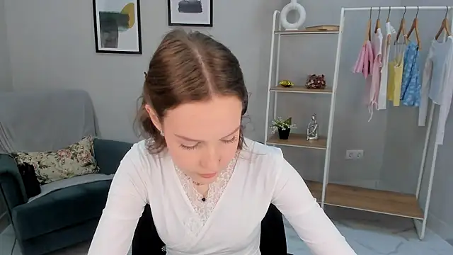 Snapshot of Gwen_Moni chatting on April 2026 01:08:02 PM Gwen Moni online show from April 2026 01:08:02 PM