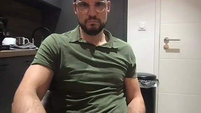 YoloNude online show from April 2026 08:31:01 PM