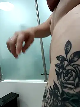 Snapshot of Miaesmeralda chatting on April 2026 06:26:01 PM Miaesmeralda online show from April 2026 06:26:01 PM