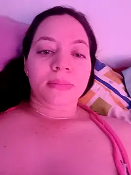 Snapshot of Miaesmeralda chatting on April 2026 01:31:02 PM Miaesmeralda online show from April 2026 01:31:02 PM