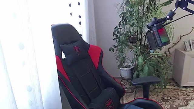 PunyKnee online show from April 2026 10:43:01 AM