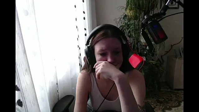 PunyKnee online show from April 2026 08:20:01 AM