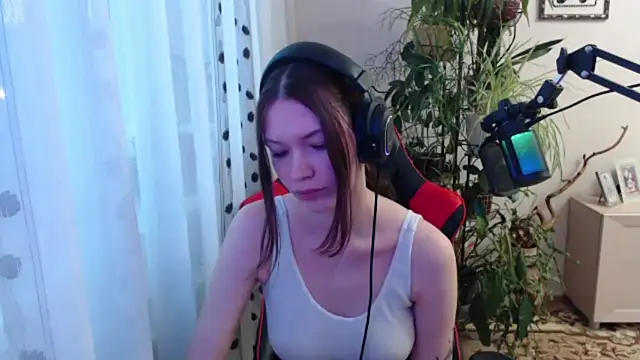 PunyKnee online show from April 2026 03:04:01 PM