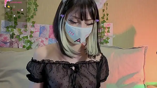 Snapshot of LunaNyanmi chatting on June 2026 01:59:01 PM LunaNyanmi online show from June 2026 01:59:01 PM