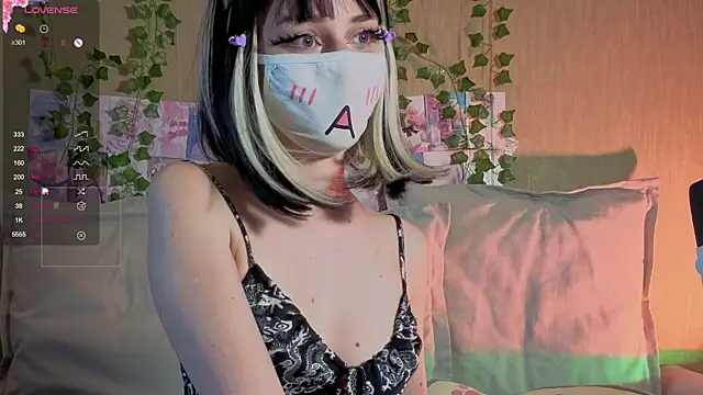 Snapshot of LunaNyanmi chatting on June 2026 02:06:02 PM LunaNyanmi online show from June 2026 02:06:02 PM