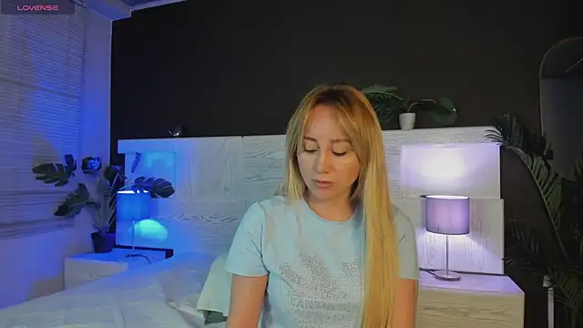 Snapshot of angelina_hilton chatting on June 2026 11:44:01 AM angelina hilton online show from June 2026 11:44:01 AM