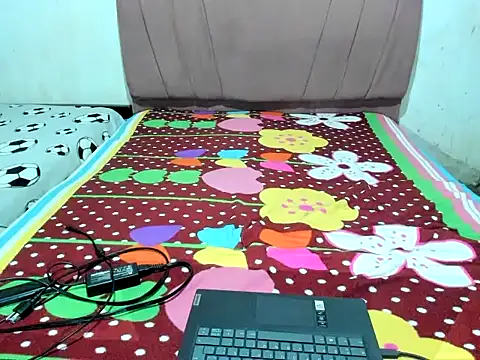 Snapshot of Junior_bebe chatting on April 2026 02:43:01 PM Junior bebe online show from April 2026 02:43:01 PM