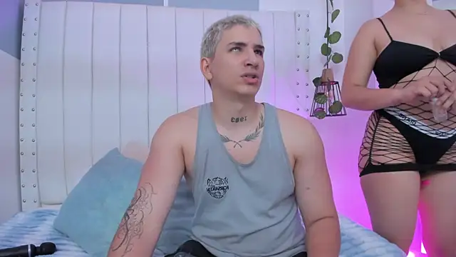 sebas and vanessa online show from April 2026 07:19:02 PM