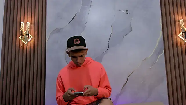 Snapshot of Ethanhot_os chatting on April 2026 06:52:01 PM Ethanhot os online show from April 2026 06:52:01 PM