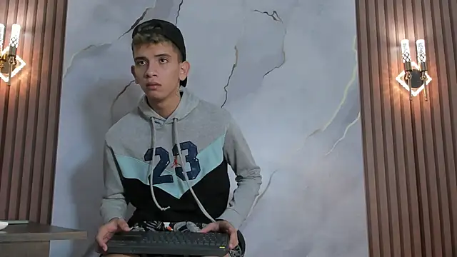 Snapshot of Ethanhot_os chatting on April 2026 05:28:01 PM Ethanhot os online show from April 2026 05:28:01 PM