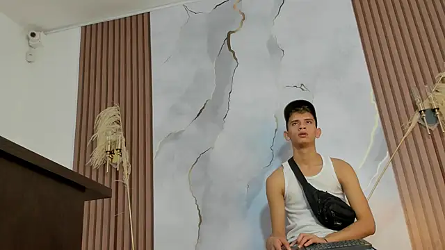 Snapshot of Ethanhot_os chatting on April 2026 07:19:02 PM Ethanhot os online show from April 2026 07:19:02 PM