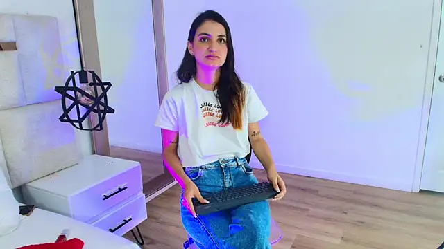 Emy-Ferrer online show from April 2026 04:23:02 AM