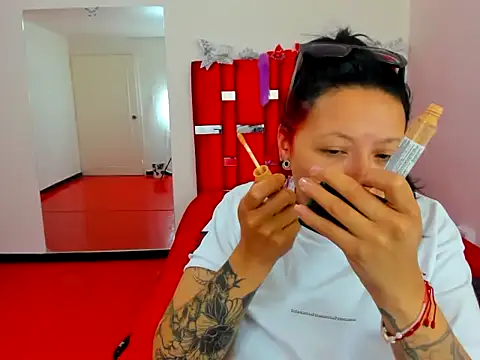 scarlett red 1 online show from May 2026 04:13:01 PM