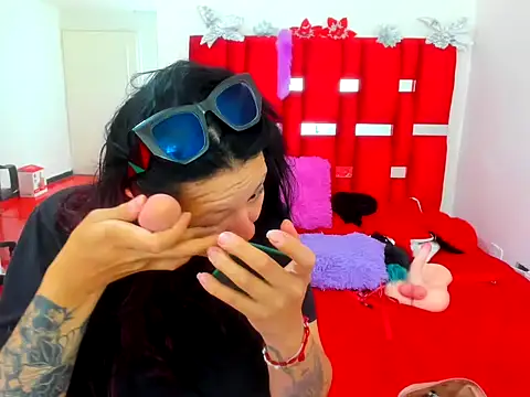 scarlett red 1 online show from May 2026 04:00:01 PM