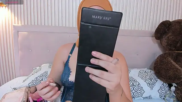 Snapshot of Shadya_habibi chatting on April 2026 09:09:02 PM Shadya habibi online show from April 2026 09:09:02 PM