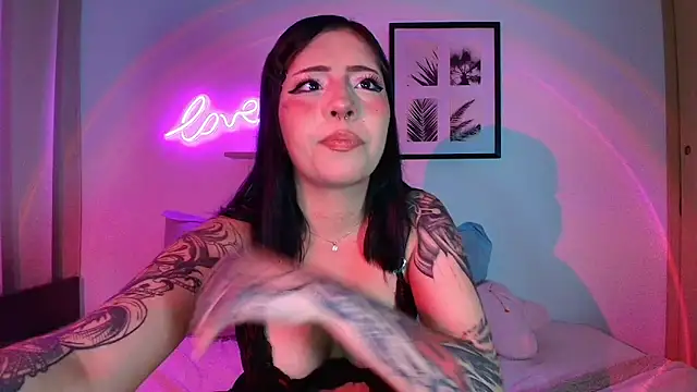 Snapshot of Its__Alice chatting on April 2026 02:38:01 AM Its Alice online show from April 2026 02:38:01 AM