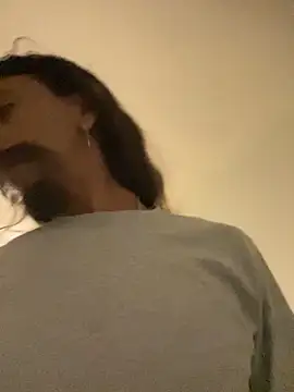 Snapshot of HDGarc chatting on April 2026 05:18:02 AM HDGarc online show from April 2026 05:18:02 AM