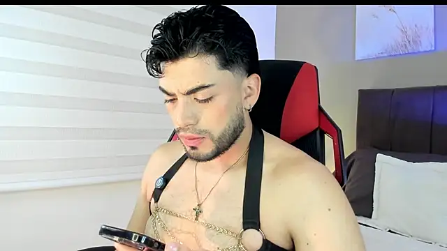 Snapshot of Alexander_Diazz chatting on April 2026 01:00:02 PM Alexander Diazz online show from April 2026 01:00:02 PM