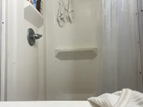 Snapshot of mrbeatit00 chatting on April 2026 11:07:02 PM mrbeatit00 online show from April 2026 11:07:02 PM