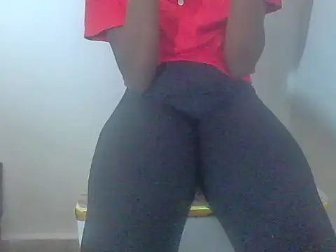 Snapshot of Momoe02 chatting on April 2026 08:35:02 PM Momoe02 online show from April 2026 08:35:02 PM