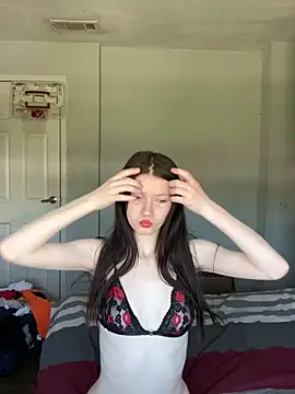 Munchkinbaby72318 online show from April 2026 05:13:02 PM