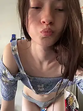 Munchkinbaby72318 online show from April 2026 06:22:01 PM