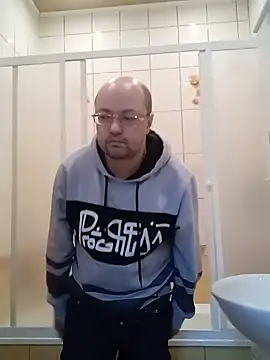 Snapshot of Luceriusbigass chatting on February 2025 03:32:02 PM Luceriusbigass online show from February 2025 03:32:02 PM