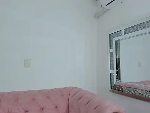 Snapshot of Saarahfoxx chatting on April 2026 12:34:02 PM Saarahfoxx online show from April 2026 12:34:02 PM