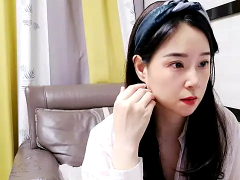 Snapshot of Jessica-aa chatting on April 2026 12:21:01 PM Jessica-aa online show from April 2026 12:21:01 PM