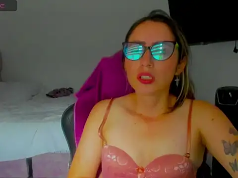 Snapshot of BellaTxM_ chatting on April 2026 10:14:02 PM BellaTxM online show from April 2026 10:14:02 PM