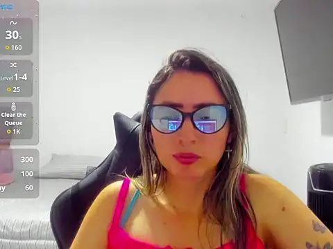 Snapshot of BellaTxM_ chatting on April 2026 01:00:02 AM BellaTxM online show from April 2026 01:00:02 AM