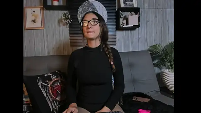 Snapshot of Alucarda666 chatting on May 2026 03:23:02 AM Alucarda666 online show from May 2026 03:23:02 AM