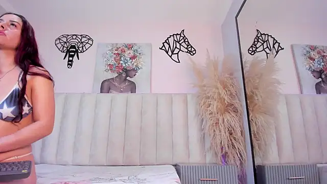 Snapshot of Anniee_collins_ chatting on April 2026 12:12:01 PM Anniee collins online show from April 2026 12:12:01 PM