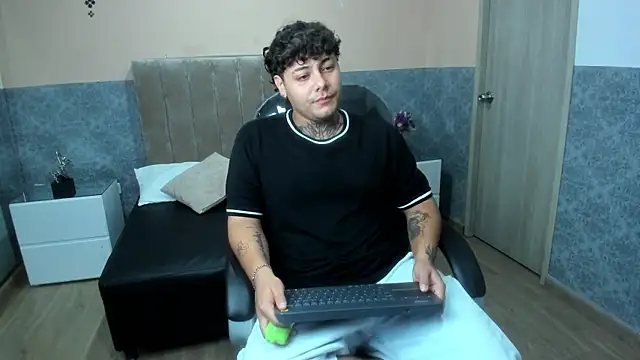 DAMON SALVATTORE online show from April 2026 03:34:02 AM