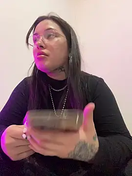 Snapshot of cherryxxox chatting on April 2026 01:32:01 AM cherryxxox online show from April 2026 01:32:01 AM