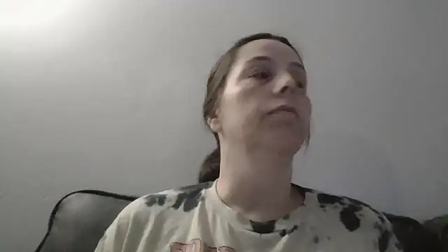 Snapshot of lily1982 chatting on April 2026 01:29:01 AM lily1982 online show from April 2026 01:29:01 AM