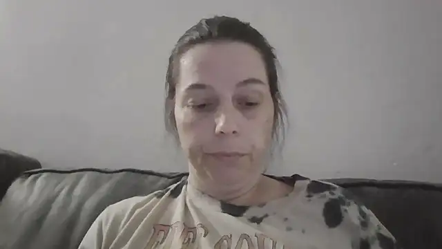 Snapshot of lily1982 chatting on April 2026 01:19:02 AM lily1982 online show from April 2026 01:19:02 AM