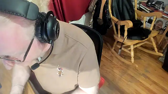 Snapshot of ChrisMtl83 chatting on April 2026 01:22:01 AM ChrisMtl83 online show from April 2026 01:22:01 AM