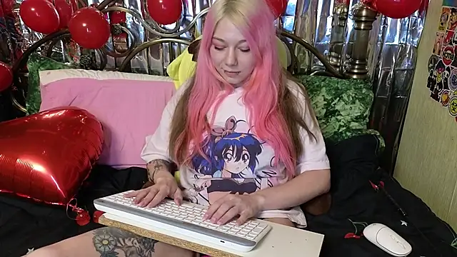 Snapshot of Sansarella chatting on February 2025 07:24:02 PM Sansarella online show from February 2025 07:24:02 PM