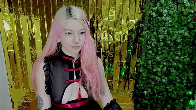 Snapshot of Sansarella chatting on March 2025 08:10:01 PM Sansarella online show from March 2025 08:10:01 PM