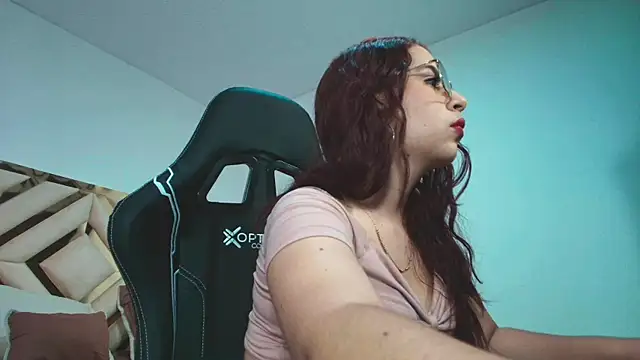 Snapshot of Sophia_velvett chatting on April 2026 12:17:02 PM Sophia velvett online show from April 2026 12:17:02 PM