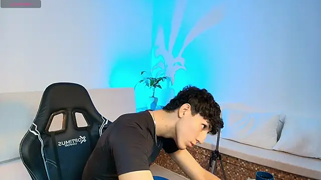 Valentino Rey online show from April 2026 12:00:02 PM