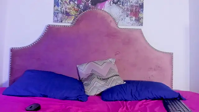 Snapshot of LiamKron chatting on April 2026 11:37:01 AM LiamKron online show from April 2026 11:37:01 AM