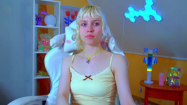 HannahHollis online show from June 2026 06:20:02 PM